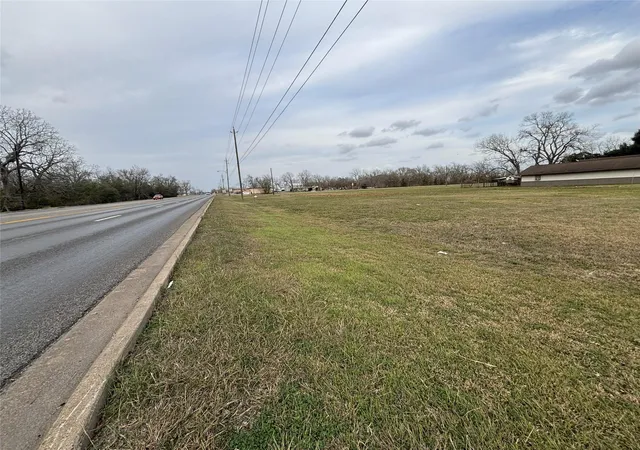 4th image of 2802 N Richmond, Wharton, TX 77488 | MLS# 37340649