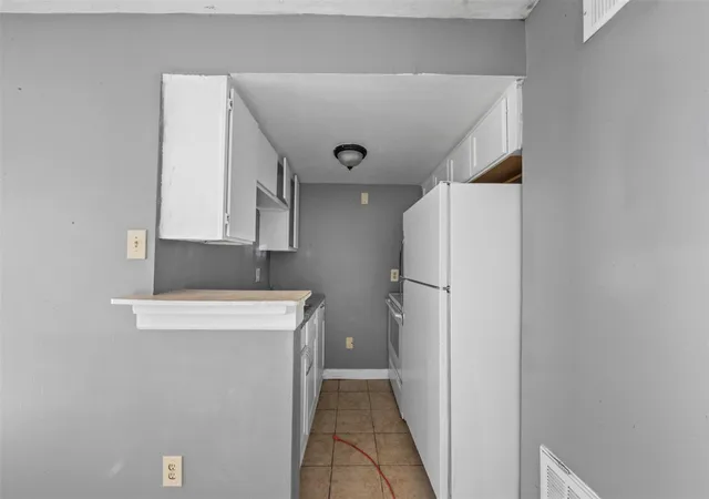 Listing Photo 4 - Condo for sale in building located at 516 Holiday Dr, Galveston, TX 77550