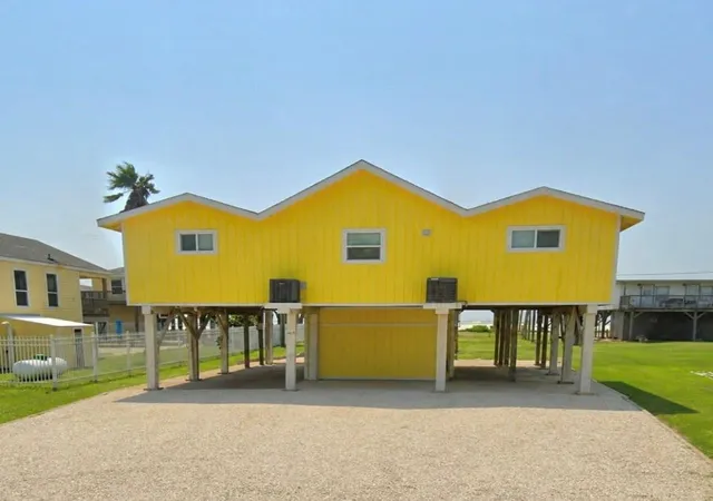 2nd image of 407 Sea Shell Dr, Freeport, TX 77541 | MLS# 12497587