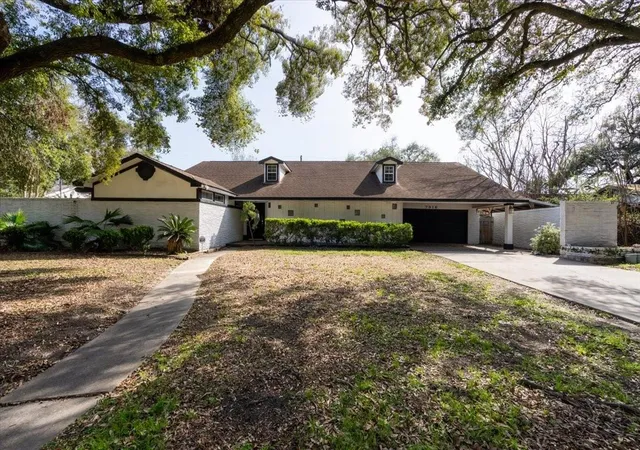 Homes for sale in Houston, TX | 7916 Glenview Dr, Houston, TX 77061 | MLS# 42503747