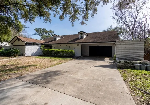 Homes for sale in Houston, TX | 7916 Glenview Dr, Houston, TX 77061 | MLS# 42503747