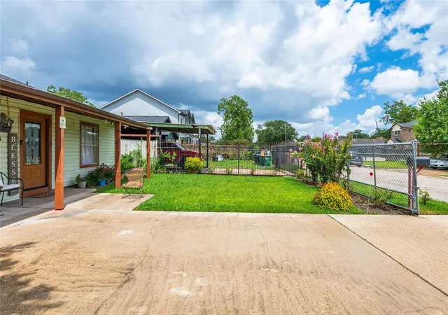 2nd image of 4937 Bataan Rd, Houston, TX 77033 | MLS# 5115818
