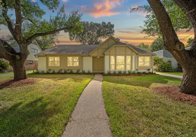 Photo 1 of Sale Pending at 2931 Kevin Ln, Houston, TX 77043 | MLS# 33931510 | Listing updated on 2026-09-19