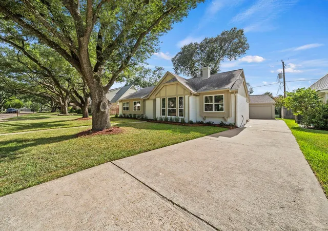 Photo 3 of Sale Pending at 2931 Kevin Ln, Houston, TX 77043 | MLS# 33931510 | Listing updated on 2026-09-19