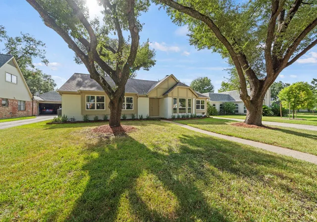 Photo 3 of Sale Pending at 2931 Kevin Ln, Houston, TX 77043 | MLS# 33931510 | Listing updated on 2026-09-19