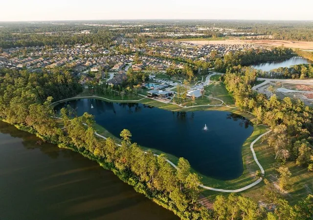 21st image of 132 Silverbow Creek Wy, Conroe, TX 77304 | MLS# 73439914