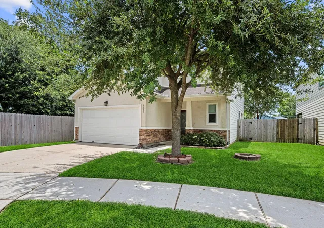 Photo 2 of Sale Pending at 9203 Clayberry St, Houston, TX 77080 | MLS# 50529035 | Listing updated on 2026-09-14