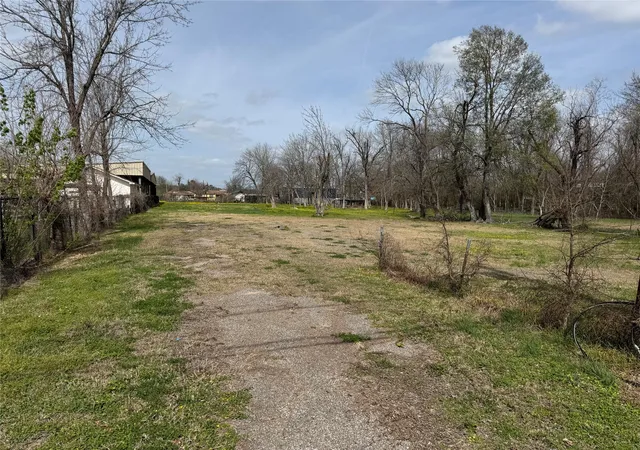Photo 3 of Sale Pending at 2523 Lone Oak Rd, Houston, TX 77093 | MLS# 84931007 | Listing updated on 2026-09-12