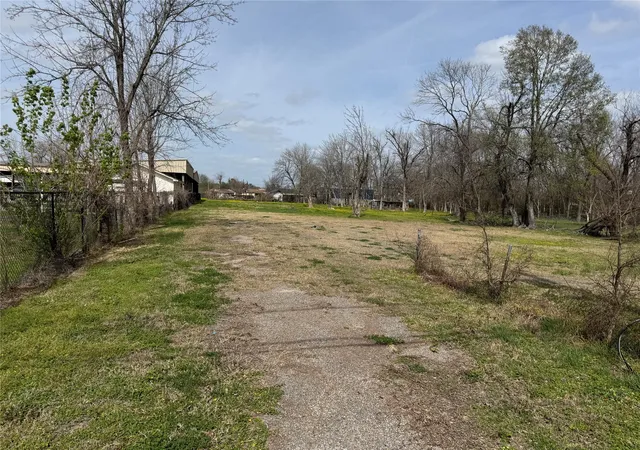 Photo 3 of Sale Pending at 2523 Lone Oak Rd, Houston, TX 77093 | MLS# 84931007 | Listing updated on 2026-09-12