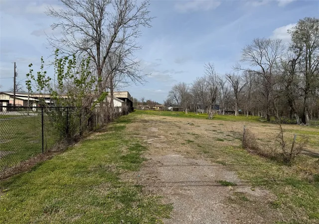 Photo 4 of Sale Pending at 2523 Lone Oak Rd, Houston, TX 77093 | MLS# 84931007 | Listing updated on 2026-09-12