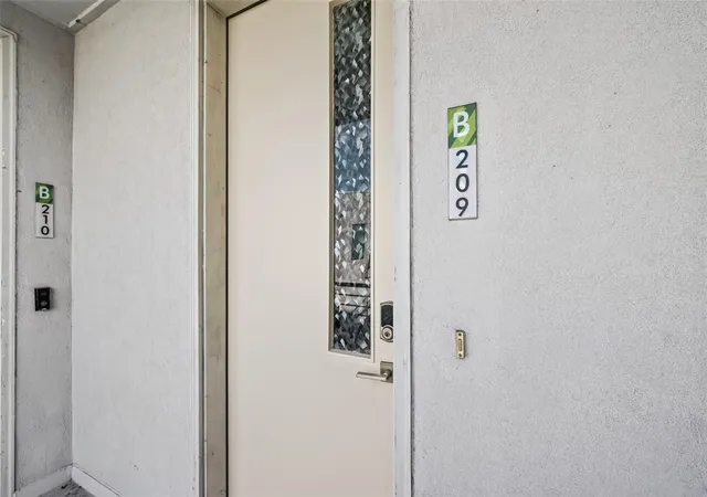 2nd image of 2401 Crawford St #B209, Houston, TX 77004 | MLS# 86822005