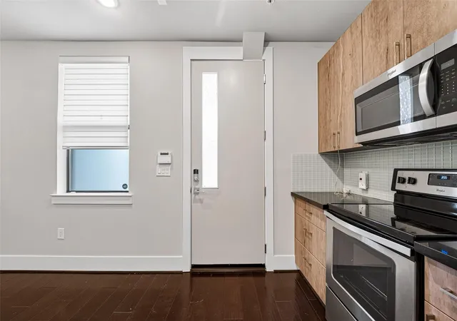 5th image of 2401 Crawford St #B209, Houston, TX 77004 | MLS# 86822005