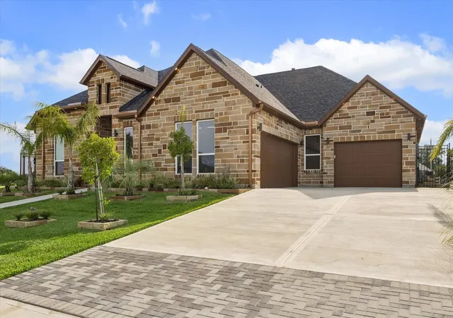 3rd image of 606 Appia Dr, Kemah, TX 77565 | MLS# 97827064