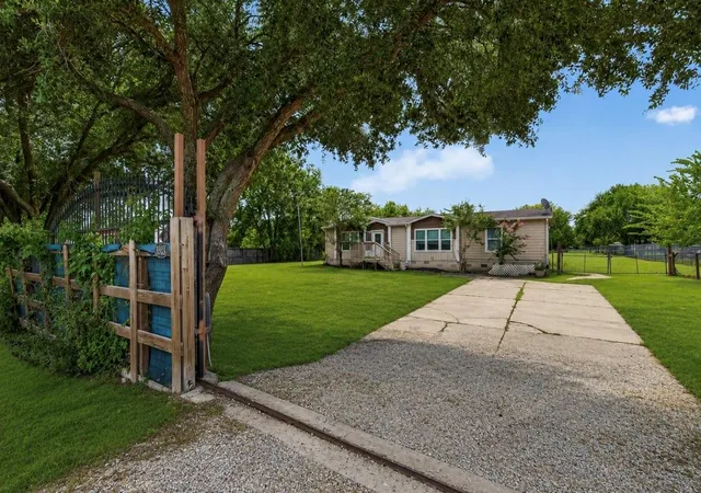 Homes for sale in Rosharon, TX | 6023 Cheryl Ln, Rosharon, TX 77583 | MLS# 39718038