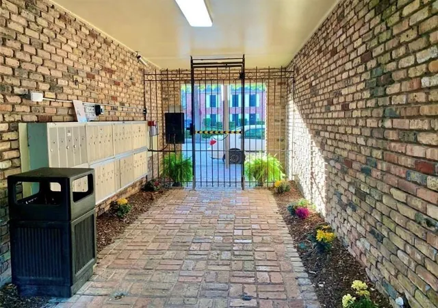 2nd image of 2503 Mccue Rd #4, Houston, TX 77056 | MLS# 34322036