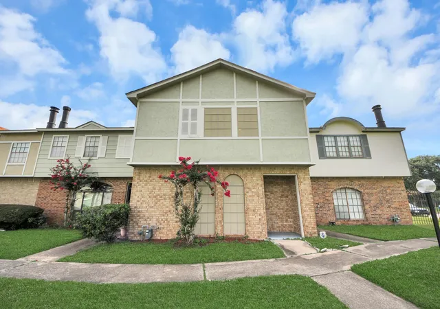 Photo 1 of Townhouse for sale at 6470 Creekbend Dr, Houston, TX 77096 | MLS# 30362186 | Listing updated on 2026-09-06