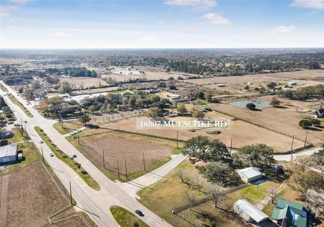2nd image of 18807 Mueschke Rd, Tomball, TX 77377 | MLS# 20862213