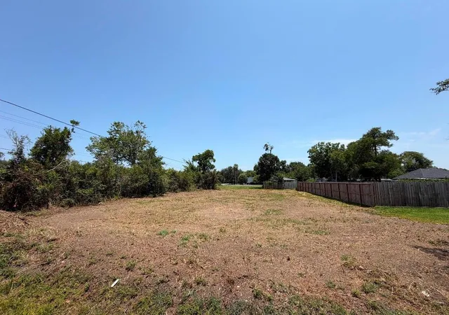 Photo 3 of Single family home for sale at 2110 Parkview Ln, La Porte, TX 77571 | MLS# 35966427 | Listing updated on 2026-08-07