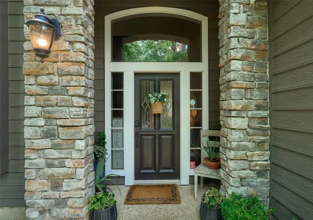 Photo 4 of Sale Pending at 37 Pinepath Pl, Spring, TX 77381 | MLS# 2483863 | Listing updated on 2026-08-29