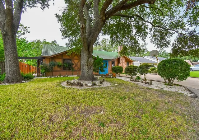 2nd image of 3107 Myatt Ln, El Campo, TX 77437 | MLS# 83598854