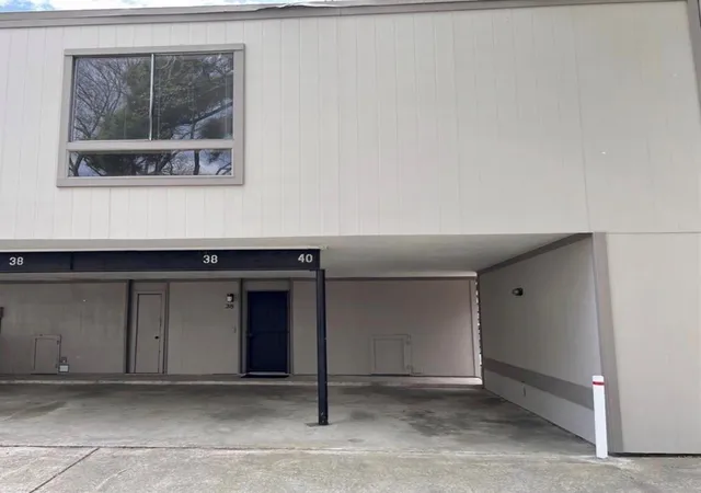 2nd image of 17202 Imperial Vly Dr, Houston, TX 77060