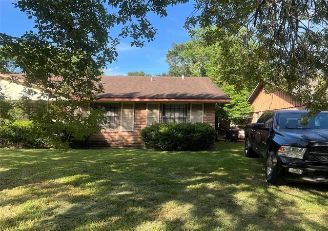 Photo 2 of Sale Pending at 5607 Greylog Dr, Houston, TX 77048 | MLS# 96741765 | Listing updated on 2026-09-16