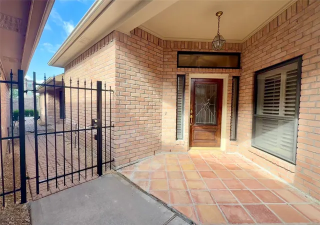Photo 3 of Sale Pending at 8027 Oakwood Garden St, Houston, TX 77040 | MLS# 8340053 | Listing updated on 2026-09-10