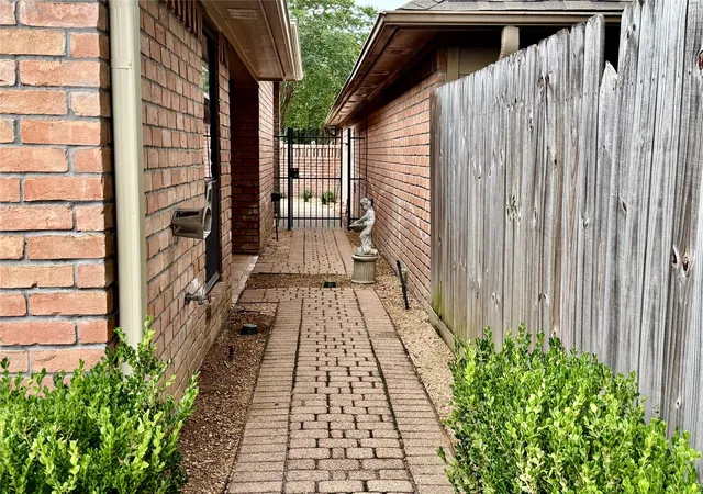 Photo 4 of Sale Pending at 8027 Oakwood Garden St, Houston, TX 77040 | MLS# 8340053 | Listing updated on 2026-09-10