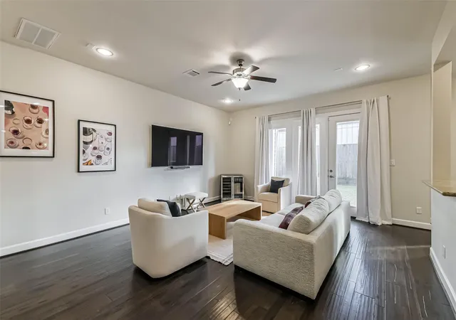 5th image of 9409 Blalock Tree Ct, Houston, TX 77080 | MLS# 32751438
