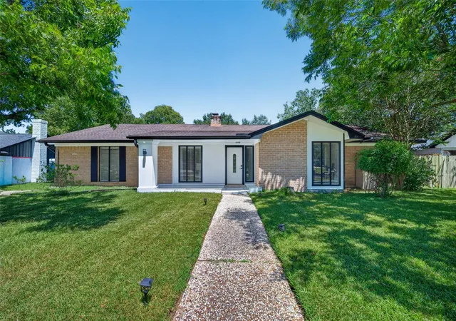 1st image of 104 Burgundy Ln, League City, TX 77573 | MLS# 38724896