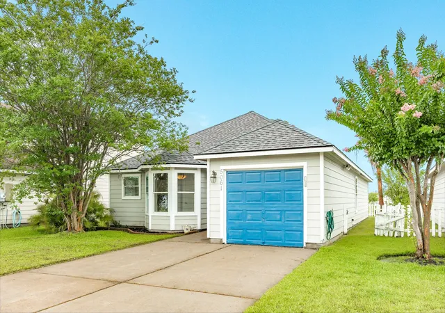 Photo 2 of Single family home for sale at 5061 Hauna Ln, Dickinson, TX 77539 | MLS# 68228598 | Listing updated on 2026-09-03