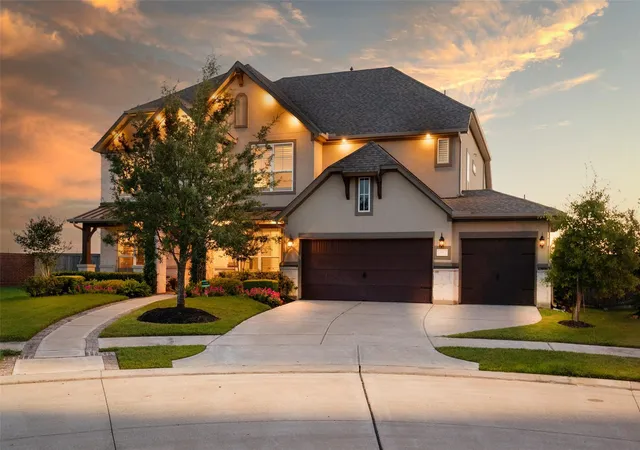 Photo 4 of Single family home for sale at 99 Zenith Ln, Sugar Land, TX 77498 | MLS# 13679481 | Listing updated on 2026-09-24