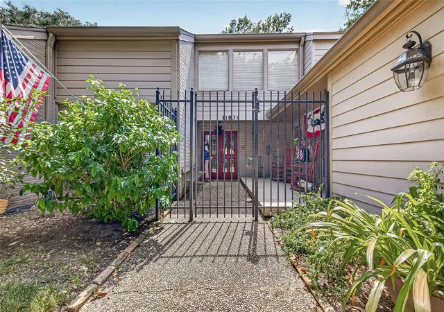Photo 2 of Single family home for sale at 11835 Cedar Pass Dr, Houston, TX 77077 | MLS# 15490630 | Listing updated on 2026-09-02