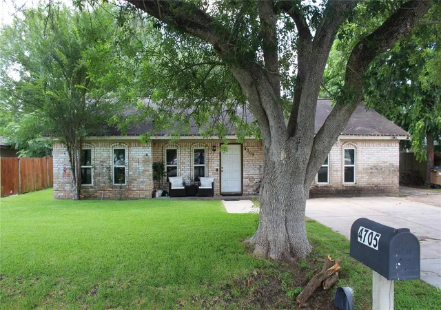 1st image of 4705 30th St E, Dickinson, TX 77539 | MLS# 66972187
