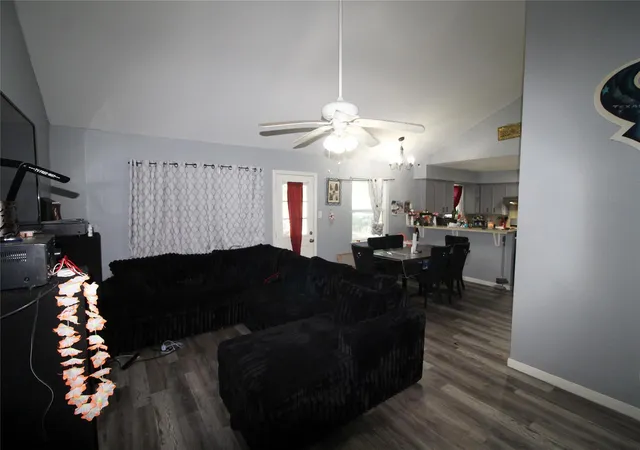 5th image of 4705 30Th St E, Dickinson, TX 77539 | MLS# 66972187