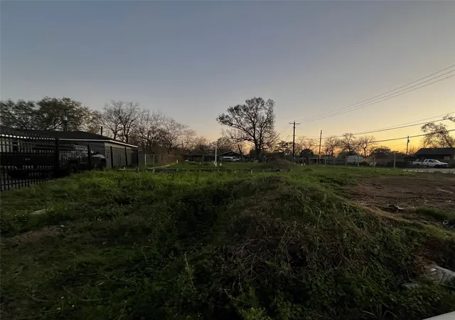 2nd image of 5102 Dieppe St, Houston, TX 77033 | MLS# 21296055