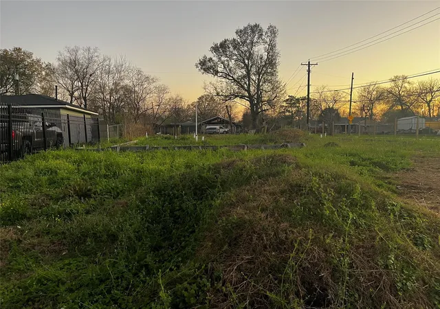 5th image of 5102 Dieppe St, Houston, TX 77033 | MLS# 21296055