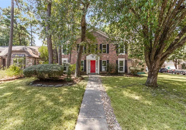Photo 1 of Single family home for sale at 2 Summithill Pl, The Woodlands, TX 77381 | MLS# 8062360 | Listing updated on 2026-09-12