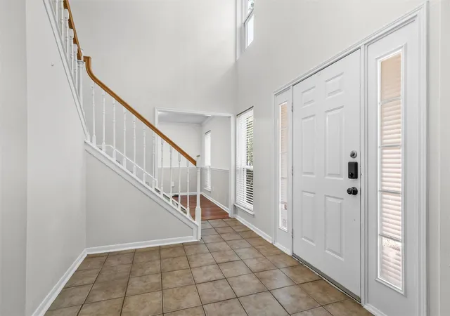 Photo 2 of Single family home for sale at 2 Summithill Pl, The Woodlands, TX 77381 | MLS# 8062360 | Listing updated on 2026-09-12