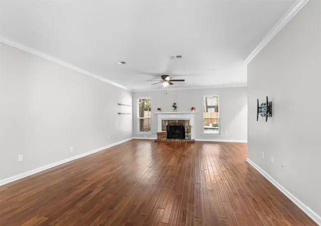 Photo 2 of Single family home for sale at 2 Summithill Pl, The Woodlands, TX 77381 | MLS# 8062360 | Listing updated on 2026-09-12