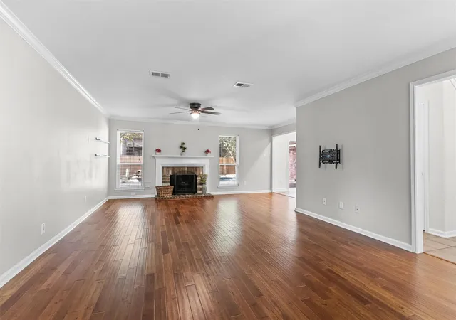 Photo 3 of Single family home for sale at 2 Summithill Pl, The Woodlands, TX 77381 | MLS# 8062360 | Listing updated on 2026-09-12