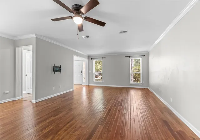 Photo 4 of Single family home for sale at 2 Summithill Pl, The Woodlands, TX 77381 | MLS# 8062360 | Listing updated on 2026-09-12