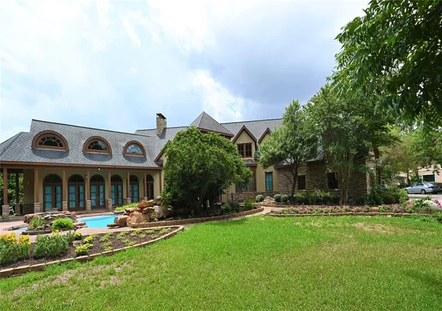 4th image of 326 W Alkire Lake Dr, Sugar Land, TX 77478 | MLS# 90550539