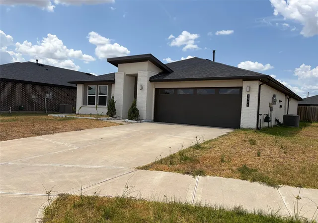 Photo 1 of Single family home for sale at 3906 Itzle Island Ct, Fulshear, TX 77441 | MLS# 76111785 | Listing updated on 2026-08-30