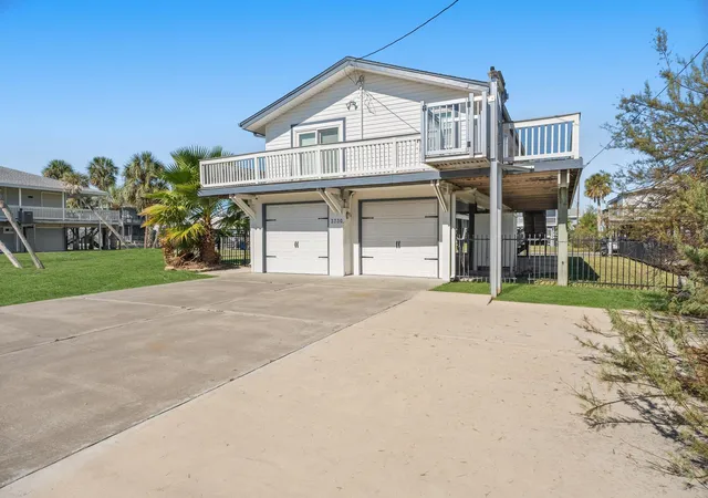 Photo 3 of Single family home for sale at 3730 Concho Key, Galveston, TX 77554 | MLS# 671394 | Listing updated on 2026-08-04