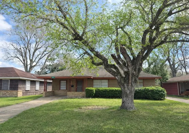 1st image of 1413 Brazos Ave, La Marque, TX 77568 | MLS# 83599335