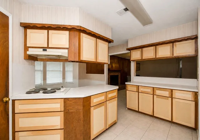Photo 4 of Sale Pending at 1721 Crest Hl Dr, Conroe, TX 77301 | MLS# 37367741 | Listing updated on 2026-08-28
