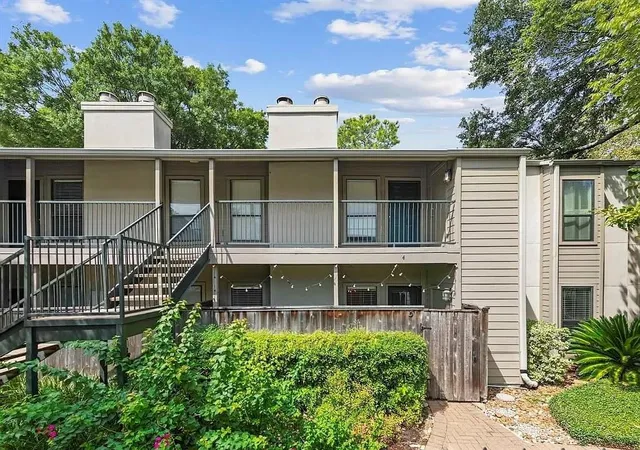 2nd image of 1100 Augusta Dr #3, Houston, TX 77057 | MLS# 86412043