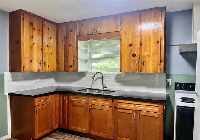 4th image of 2922 Robinson Blvd, Texas City, TX 77590 | MLS# 49603806