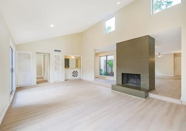 4th image of 10727 Villa Lea Ln, Houston, TX 77071 | MLS# 35957247